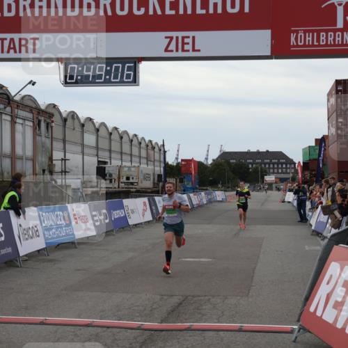 03.10.2025 - Köhlbrandbrückenlauf Julia Fischer http://msf.ph/oto/9022696 03.10.2025 15:49:07 Ziel 7011, 9662 meine-sportfotos.de
