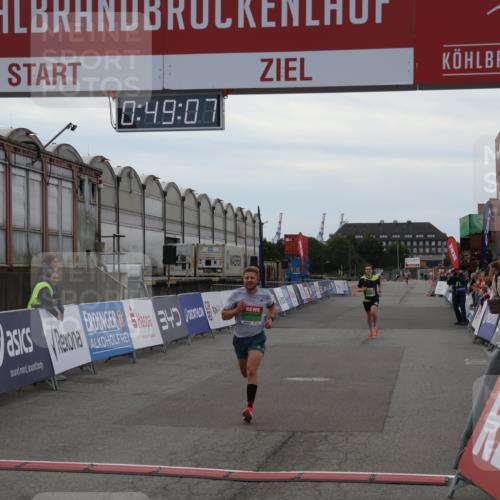 03.10.2025 - Köhlbrandbrückenlauf Julia Fischer http://msf.ph/oto/9022699 03.10.2025 15:49:07 Ziel 7011, 9662 meine-sportfotos.de