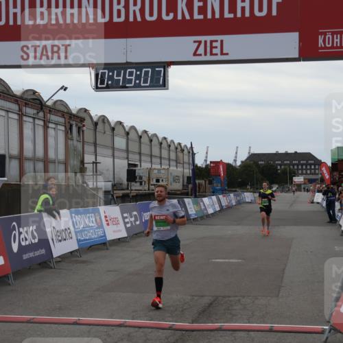 03.10.2025 - Köhlbrandbrückenlauf Julia Fischer http://msf.ph/oto/9022703 03.10.2025 15:49:07 Ziel 7011, 9662 meine-sportfotos.de