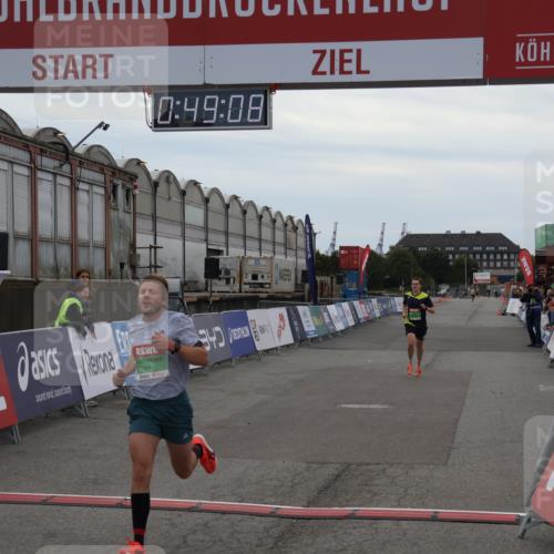 03.10.2025 - Köhlbrandbrückenlauf Julia Fischer http://msf.ph/oto/9022709 03.10.2025 15:49:08 Ziel 7011, 9662 meine-sportfotos.de