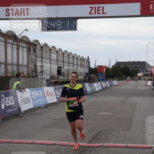 03.10.2025 - Köhlbrandbrückenlauf Julia Fischer http://msf.ph/oto/9022732 03.10.2025 15:49:11 Ziel 7011, 9662 meine-sportfotos.de
