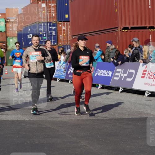 03.10.2025 - Köhlbrandbrückenlauf Michael Burmester http://msf.ph/oto/9022742 03.10.2025 10:24:48 Ziel 1663, 1709, 1890, 1983, 1990, 2158, 2289, 2356, 3085, 3089, 3090 meine-sportfotos.de
