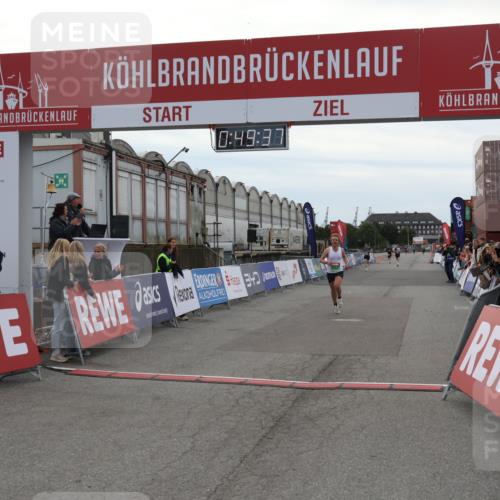 03.10.2025 - Köhlbrandbrückenlauf Julia Fischer http://msf.ph/oto/9022753 03.10.2025 15:49:37 Ziel 9617 meine-sportfotos.de