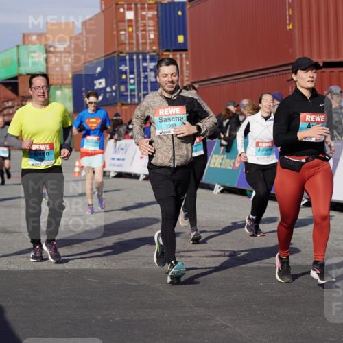 03.10.2025 - Köhlbrandbrückenlauf Michael Burmester http://msf.ph/oto/9022758 03.10.2025 10:24:49 Ziel 1663, 1709, 1890, 1983, 1990, 2158, 2289, 2356, 3085, 3089, 3090 meine-sportfotos.de