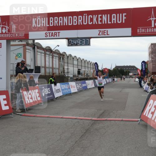 03.10.2025 - Köhlbrandbrückenlauf Julia Fischer http://msf.ph/oto/9022759 03.10.2025 15:49:37 Ziel 9617 meine-sportfotos.de