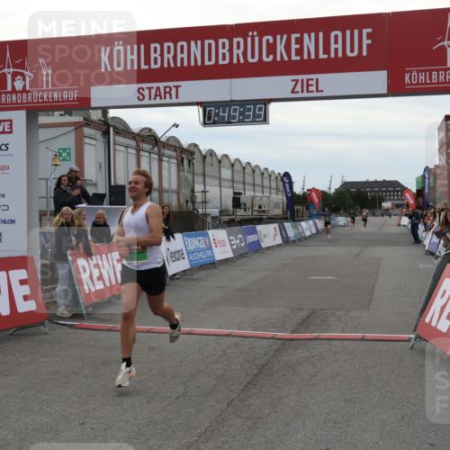 03.10.2025 - Köhlbrandbrückenlauf Julia Fischer http://msf.ph/oto/9022777 03.10.2025 15:49:39 Ziel 9617 meine-sportfotos.de