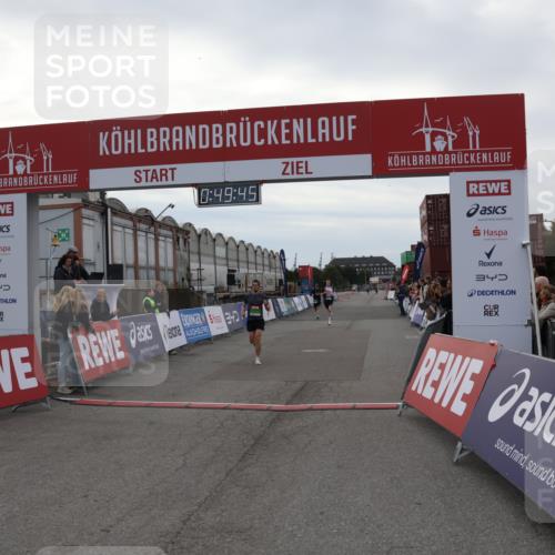 03.10.2025 - Köhlbrandbrückenlauf Julia Fischer http://msf.ph/oto/9022794 03.10.2025 15:49:45 Ziel 7021, 9041, 9549, 9617 meine-sportfotos.de