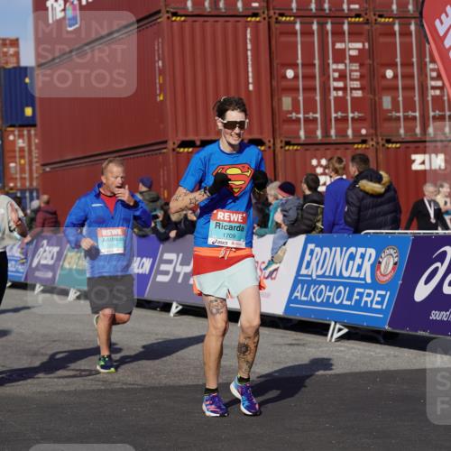03.10.2025 - Köhlbrandbrückenlauf Michael Burmester http://msf.ph/oto/9022801 03.10.2025 10:24:53 Ziel 1709, 1734, 1890, 1983, 1990, 2158, 2289, 2356, 3085, 3089, 3090 meine-sportfotos.de