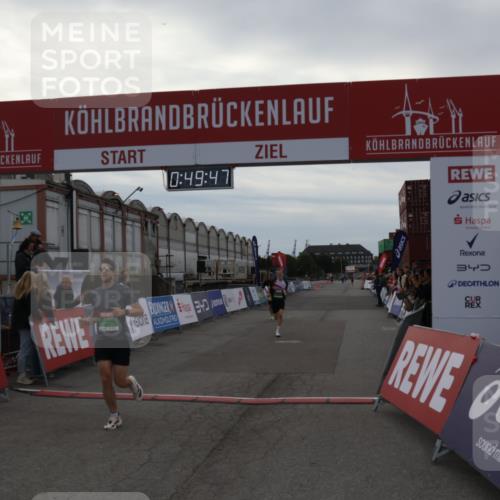03.10.2025 - Köhlbrandbrückenlauf Julia Fischer http://msf.ph/oto/9022811 03.10.2025 15:49:47 Ziel 7021, 9041, 9549, 9617 meine-sportfotos.de