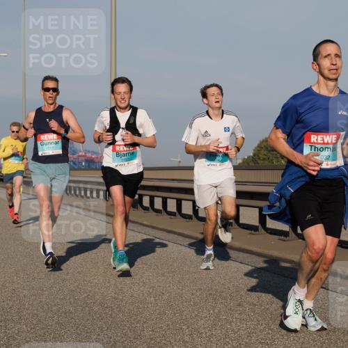 03.10.2025 - Köhlbrandbrückenlauf Fabian Wolf http://msf.ph/oto/9022819 03.10.2025 09:38:54 Position 3 1017, 3153, 8154, 032 meine-sportfotos.de