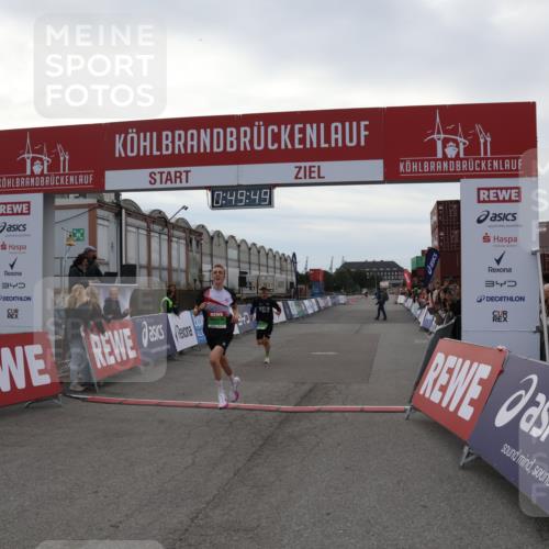 03.10.2025 - Köhlbrandbrückenlauf Julia Fischer http://msf.ph/oto/9022820 03.10.2025 15:49:49 Ziel 7021, 9041, 9549 meine-sportfotos.de