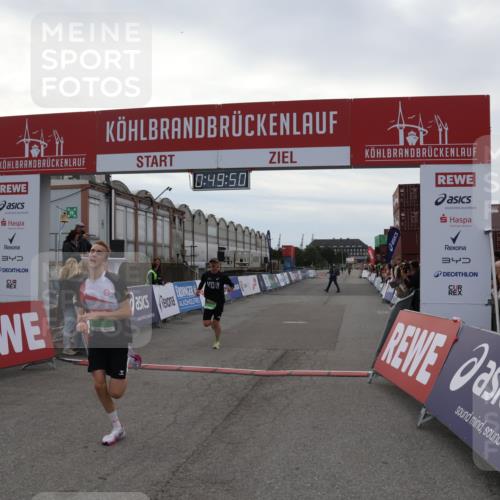 03.10.2025 - Köhlbrandbrückenlauf Julia Fischer http://msf.ph/oto/9022826 03.10.2025 15:49:50 Ziel 7021, 9041, 9549 meine-sportfotos.de
