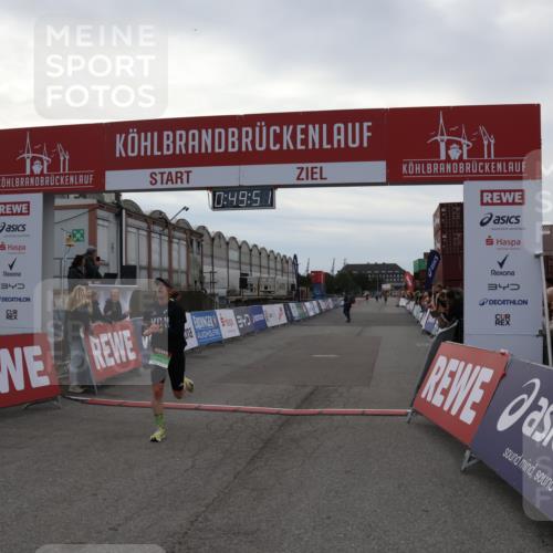 03.10.2025 - Köhlbrandbrückenlauf Julia Fischer http://msf.ph/oto/9022829 03.10.2025 15:49:51 Ziel 7021, 9041, 9549 meine-sportfotos.de