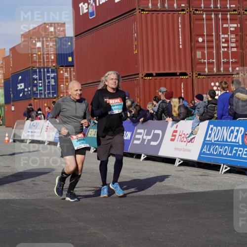 03.10.2025 - Köhlbrandbrückenlauf Michael Burmester http://msf.ph/oto/9022832 03.10.2025 10:24:55 Ziel 1709, 1734, 1887, 1890, 2158, 2289, 2356, 2396, 3085, 3089, 3090 meine-sportfotos.de
