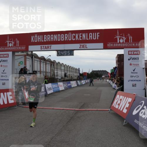 03.10.2025 - Köhlbrandbrückenlauf Julia Fischer http://msf.ph/oto/9022833 03.10.2025 15:49:51 Ziel 7021, 9041, 9549 meine-sportfotos.de