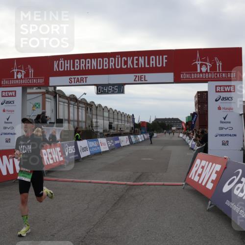 03.10.2025 - Köhlbrandbrückenlauf Julia Fischer http://msf.ph/oto/9022836 03.10.2025 15:49:51 Ziel 7021, 9041, 9549 meine-sportfotos.de