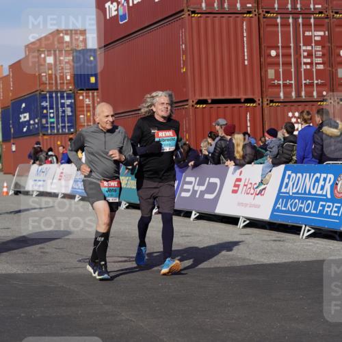 03.10.2025 - Köhlbrandbrückenlauf Michael Burmester http://msf.ph/oto/9022837 03.10.2025 10:24:55 Ziel 1709, 1734, 1887, 1890, 2158, 2289, 2356, 2396, 3085, 3089, 3090 meine-sportfotos.de