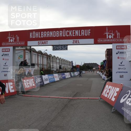 03.10.2025 - Köhlbrandbrückenlauf Julia Fischer http://msf.ph/oto/9022839 03.10.2025 15:49:52 Ziel 7021, 9041, 9549 meine-sportfotos.de