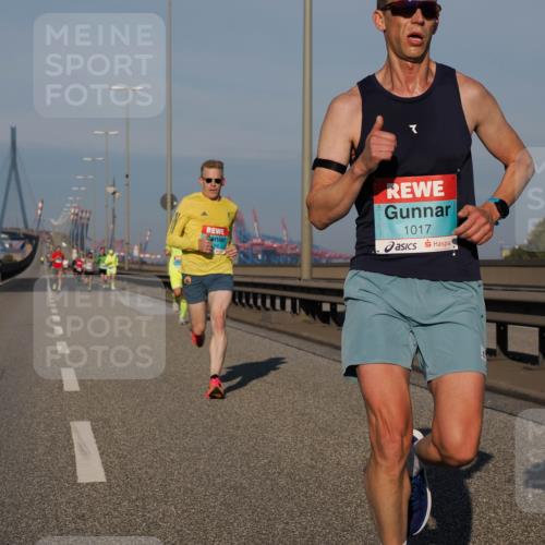 03.10.2025 - Köhlbrandbrückenlauf Fabian Wolf http://msf.ph/oto/9022840 03.10.2025 09:38:56 Position 3 1017 meine-sportfotos.de