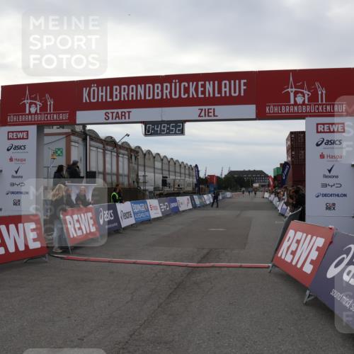 03.10.2025 - Köhlbrandbrückenlauf Julia Fischer http://msf.ph/oto/9022842 03.10.2025 15:49:52 Ziel 7021, 9041, 9549 meine-sportfotos.de