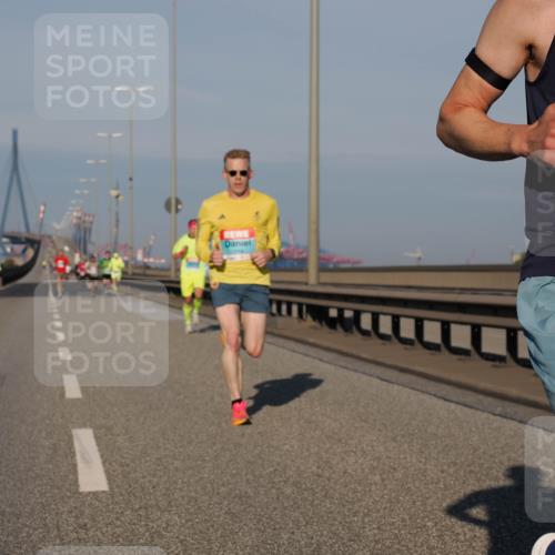 03.10.2025 - Köhlbrandbrückenlauf Fabian Wolf http://msf.ph/oto/9022846 03.10.2025 09:38:56 Position 3 101 meine-sportfotos.de