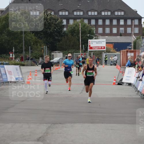 03.10.2025 - Köhlbrandbrückenlauf Julia Fischer http://msf.ph/oto/9022847 03.10.2025 15:50:01 Ziel  meine-sportfotos.de