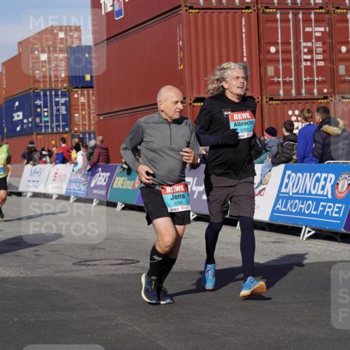 03.10.2025 - Köhlbrandbrückenlauf Michael Burmester http://msf.ph/oto/9022849 03.10.2025 10:24:56 Ziel 1734, 1887, 1890, 2158, 2396, 2408, 3085, 3089, 3090 meine-sportfotos.de