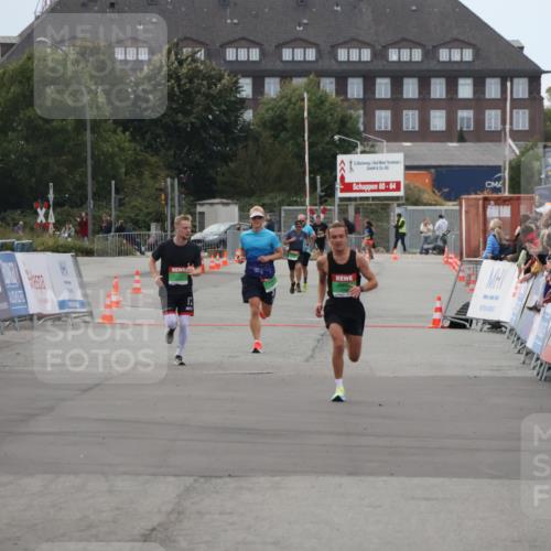 03.10.2025 - Köhlbrandbrückenlauf Julia Fischer http://msf.ph/oto/9022850 03.10.2025 15:50:01 Ziel  meine-sportfotos.de