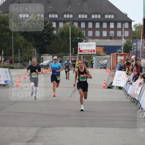 03.10.2025 - Köhlbrandbrückenlauf Julia Fischer http://msf.ph/oto/9022858 03.10.2025 15:50:02 Ziel  meine-sportfotos.de