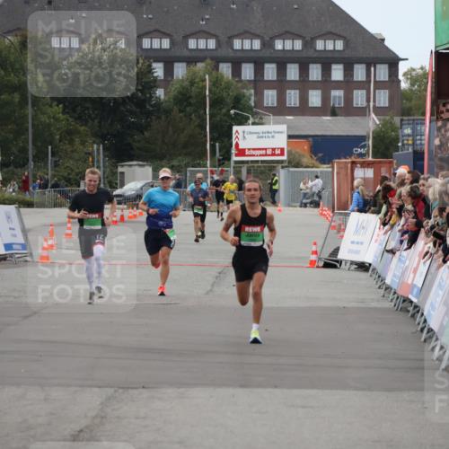 03.10.2025 - Köhlbrandbrückenlauf Julia Fischer http://msf.ph/oto/9022862 03.10.2025 15:50:02 Ziel  meine-sportfotos.de
