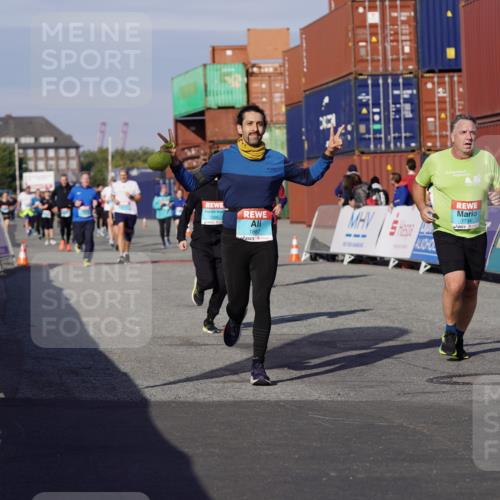 03.10.2025 - Köhlbrandbrückenlauf Michael Burmester http://msf.ph/oto/9022869 03.10.2025 10:24:59 Ziel 1734, 1887, 1890, 2396, 2408, 3089, 3090, 3455 meine-sportfotos.de