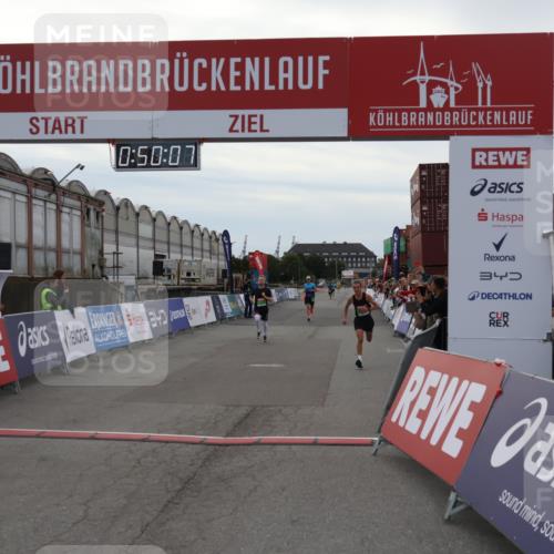 03.10.2025 - Köhlbrandbrückenlauf Julia Fischer http://msf.ph/oto/9022876 03.10.2025 15:50:08 Ziel 7033, 7066, 9742 meine-sportfotos.de