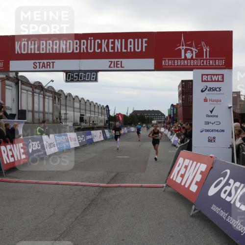03.10.2025 - Köhlbrandbrückenlauf Julia Fischer http://msf.ph/oto/9022878 03.10.2025 15:50:08 Ziel 7033, 7066, 9742 meine-sportfotos.de