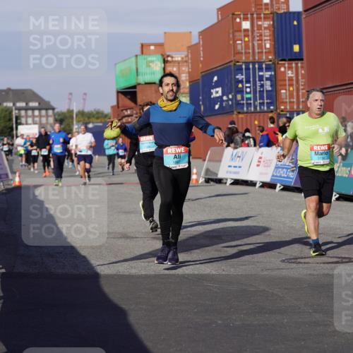 03.10.2025 - Köhlbrandbrückenlauf Michael Burmester http://msf.ph/oto/9022880 03.10.2025 10:24:59 Ziel 1734, 1887, 1890, 2396, 2408, 3089, 3090, 3455 meine-sportfotos.de