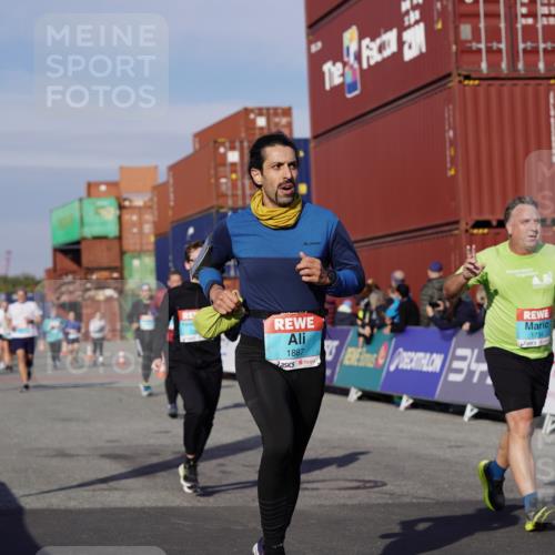 03.10.2025 - Köhlbrandbrückenlauf Michael Burmester http://msf.ph/oto/9022884 03.10.2025 10:25:00 Ziel 1734, 1814, 1887, 1890, 2396, 2408, 3089, 3090, 3234, 3455 meine-sportfotos.de