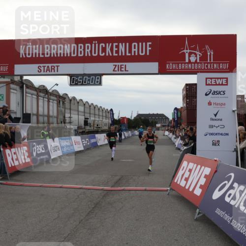 03.10.2025 - Köhlbrandbrückenlauf Julia Fischer http://msf.ph/oto/9022885 03.10.2025 15:50:09 Ziel 7033, 7066, 9742 meine-sportfotos.de