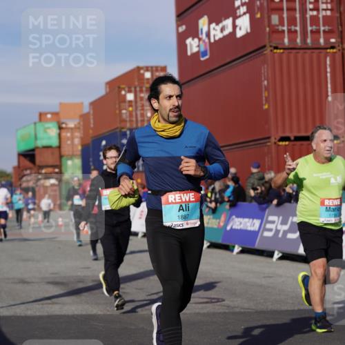 03.10.2025 - Köhlbrandbrückenlauf Michael Burmester http://msf.ph/oto/9022888 03.10.2025 10:25:00 Ziel 1734, 1814, 1887, 1890, 2396, 2408, 3089, 3090, 3234, 3455 meine-sportfotos.de