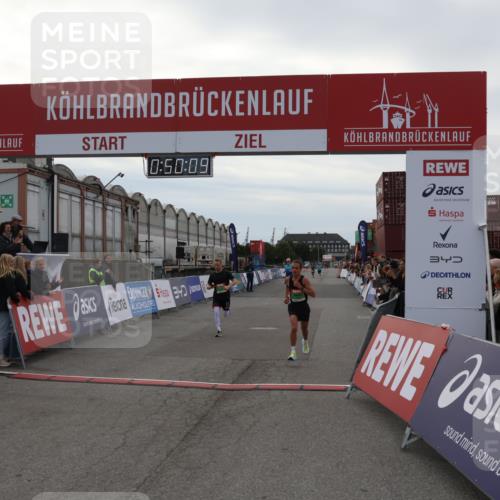 03.10.2025 - Köhlbrandbrückenlauf Julia Fischer http://msf.ph/oto/9022890 03.10.2025 15:50:09 Ziel 7033, 7066, 9742 meine-sportfotos.de