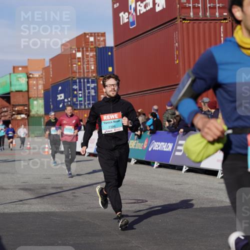 03.10.2025 - Köhlbrandbrückenlauf Michael Burmester http://msf.ph/oto/9022893 03.10.2025 10:25:01 Ziel 1734, 1814, 1887, 2396, 2408, 3234, 3455 meine-sportfotos.de