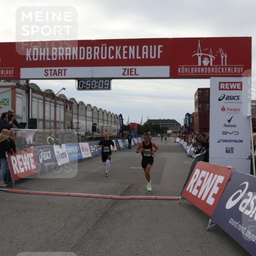 03.10.2025 - Köhlbrandbrückenlauf Julia Fischer http://msf.ph/oto/9022894 03.10.2025 15:50:09 Ziel 7033, 7066, 9742 meine-sportfotos.de