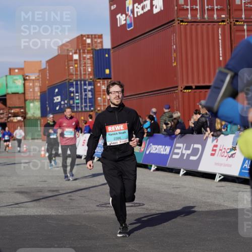 03.10.2025 - Köhlbrandbrückenlauf Michael Burmester http://msf.ph/oto/9022900 03.10.2025 10:25:01 Ziel 1734, 1814, 1887, 2396, 2408, 3234, 3455 meine-sportfotos.de