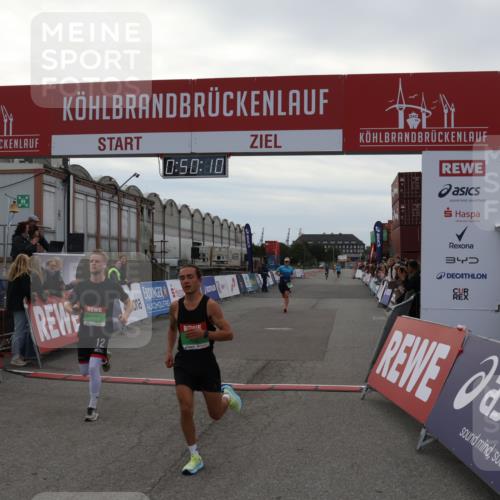 03.10.2025 - Köhlbrandbrückenlauf Julia Fischer http://msf.ph/oto/9022904 03.10.2025 15:50:11 Ziel 7033, 7066, 9742 meine-sportfotos.de