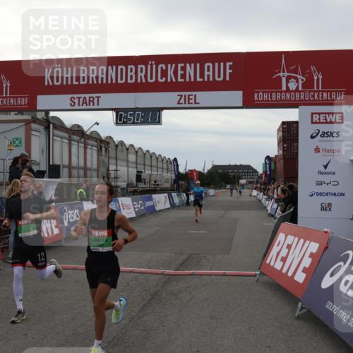 03.10.2025 - Köhlbrandbrückenlauf Julia Fischer http://msf.ph/oto/9022908 03.10.2025 15:50:11 Ziel 7033, 7066, 9742 meine-sportfotos.de