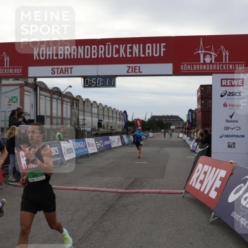 03.10.2025 - Köhlbrandbrückenlauf Julia Fischer http://msf.ph/oto/9022913 03.10.2025 15:50:11 Ziel 7033, 7066, 9742 meine-sportfotos.de