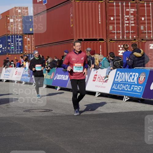 03.10.2025 - Köhlbrandbrückenlauf Michael Burmester http://msf.ph/oto/9022914 03.10.2025 10:25:04 Ziel 1734, 1814, 1887, 2083, 2396, 2408, 3084, 3234, 3455 meine-sportfotos.de