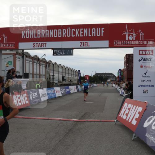 03.10.2025 - Köhlbrandbrückenlauf Julia Fischer http://msf.ph/oto/9022916 03.10.2025 15:50:12 Ziel 7033, 7066, 9742 meine-sportfotos.de