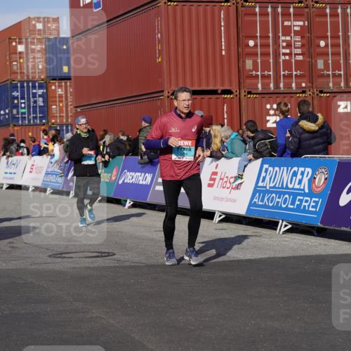 03.10.2025 - Köhlbrandbrückenlauf Michael Burmester http://msf.ph/oto/9022919 03.10.2025 10:25:04 Ziel 1734, 1814, 1887, 2083, 2396, 2408, 3084, 3234, 3455 meine-sportfotos.de