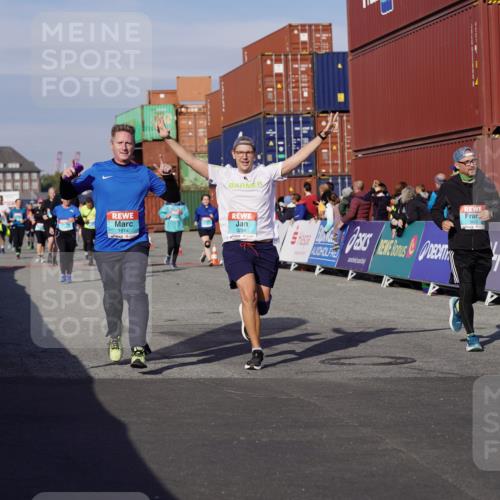 03.10.2025 - Köhlbrandbrückenlauf Michael Burmester http://msf.ph/oto/9022924 03.10.2025 10:25:05 Ziel 1814, 1887, 2083, 2396, 2408, 3084, 3234, 3455, 3519, 3706 meine-sportfotos.de