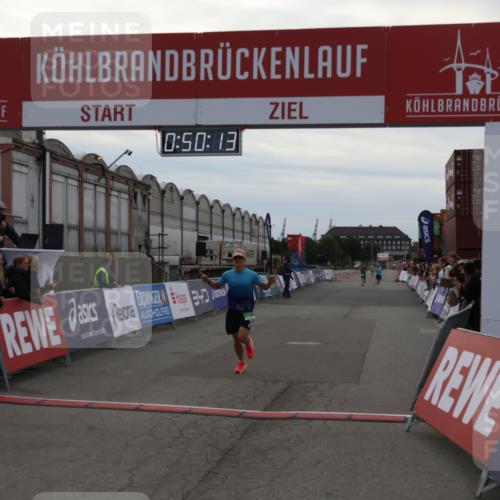 03.10.2025 - Köhlbrandbrückenlauf Julia Fischer http://msf.ph/oto/9022927 03.10.2025 15:50:13 Ziel 7033, 7066, 9742 meine-sportfotos.de