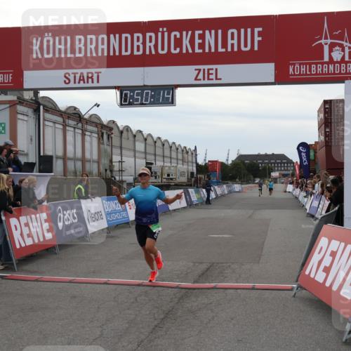 03.10.2025 - Köhlbrandbrückenlauf Julia Fischer http://msf.ph/oto/9022936 03.10.2025 15:50:14 Ziel 7033, 7066, 9742 meine-sportfotos.de